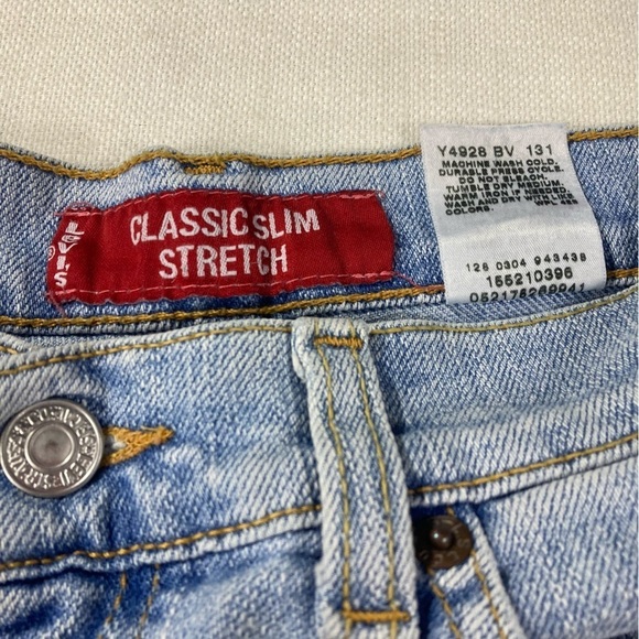 LEVI’S | 512 Classic Slim Tapered Light Wash Jean - Picture 5 of 15